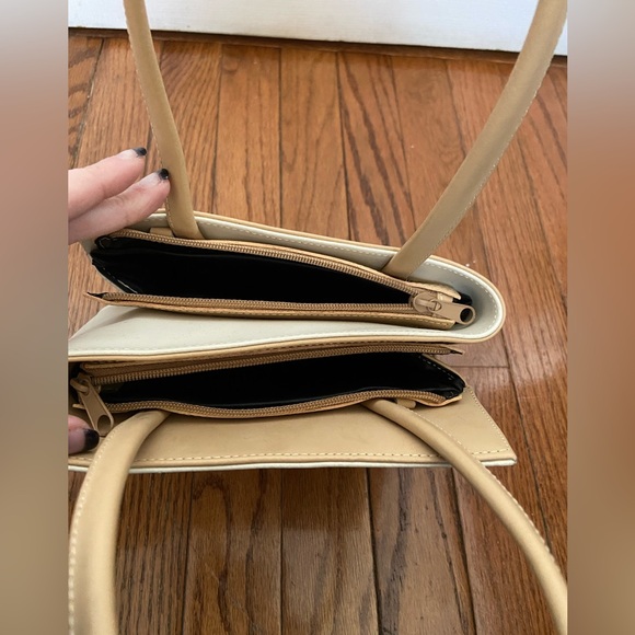 Unique Purse, Top Handle Carry, Tan and Cream. Double Zip Compartments. - Picture 3 of 4